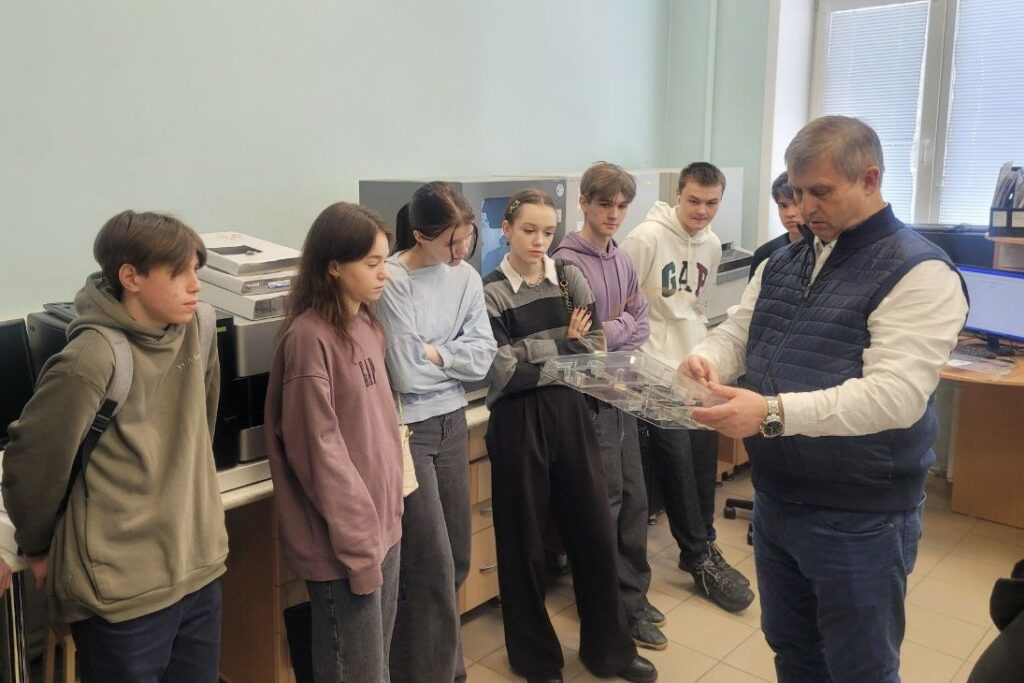 Новосибирские школьники посетили научные лаборатории Института химической биологии и фундаментальной медицины СО РАН