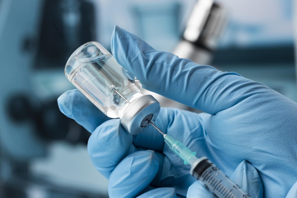 Эксперт считает, что производство мРНК-вакцины в РФ станет приоритетом в течение двух лет
