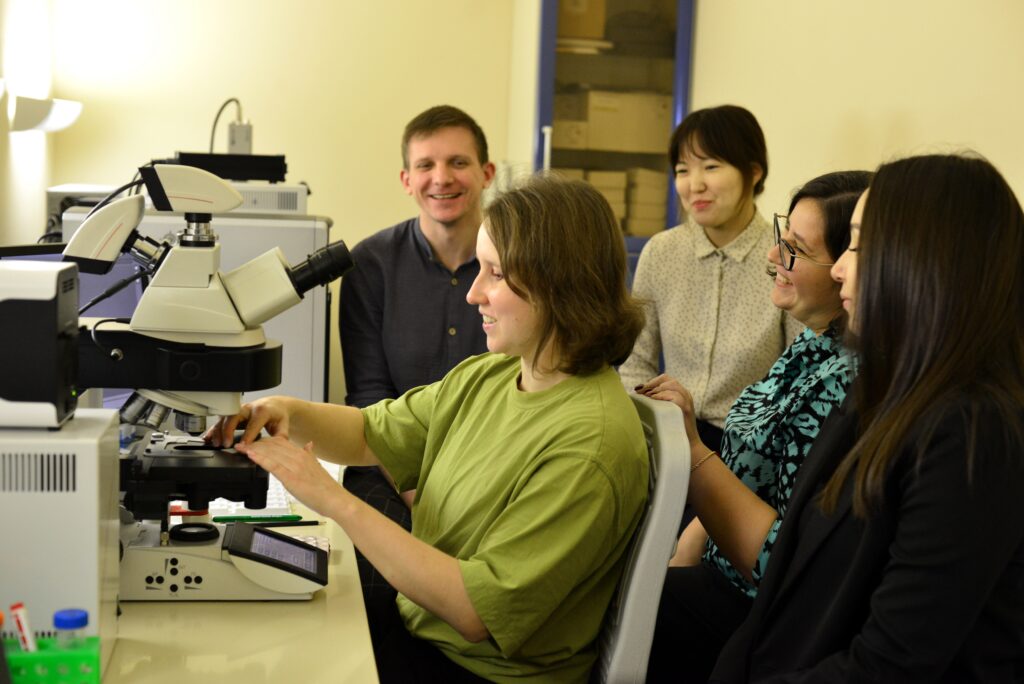 Заглянуть в невидимое: в МНОИ МГУ М.В. Ломоносова учат искусству современной микроскопии